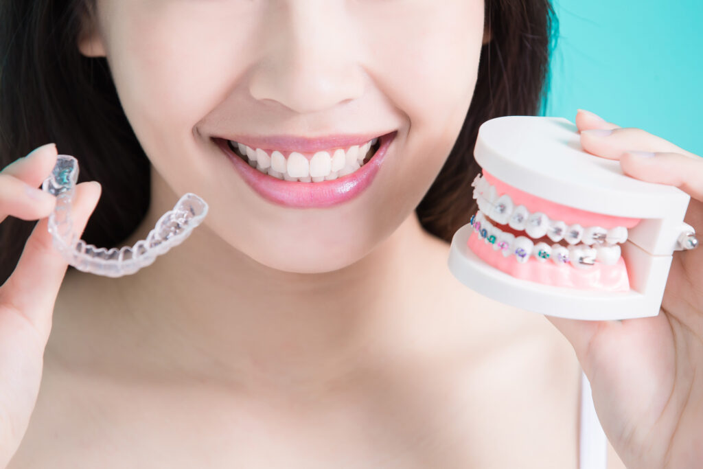 what are the differences between traditional braces and invisalign