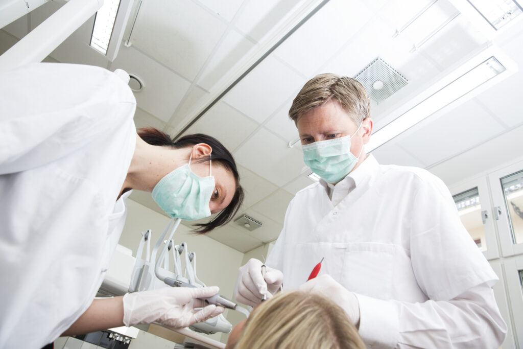 what are the injuries that require emergency dental treatment