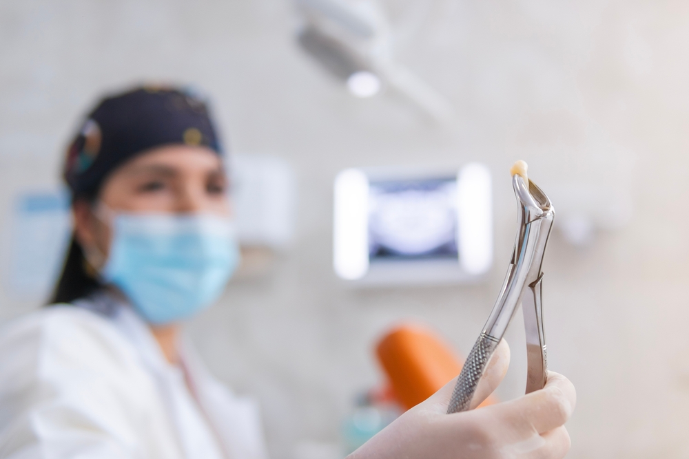 how long does it take to recover from tooth extraction