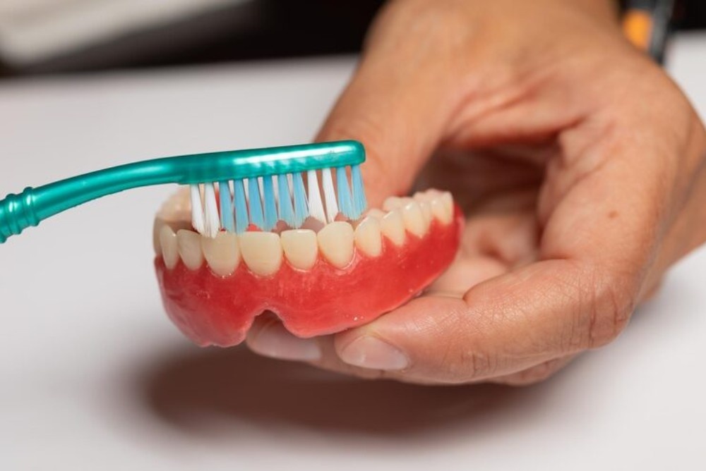 denture care and maintenance